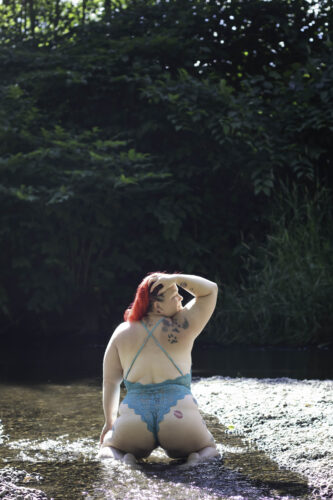 boudoir photos in water